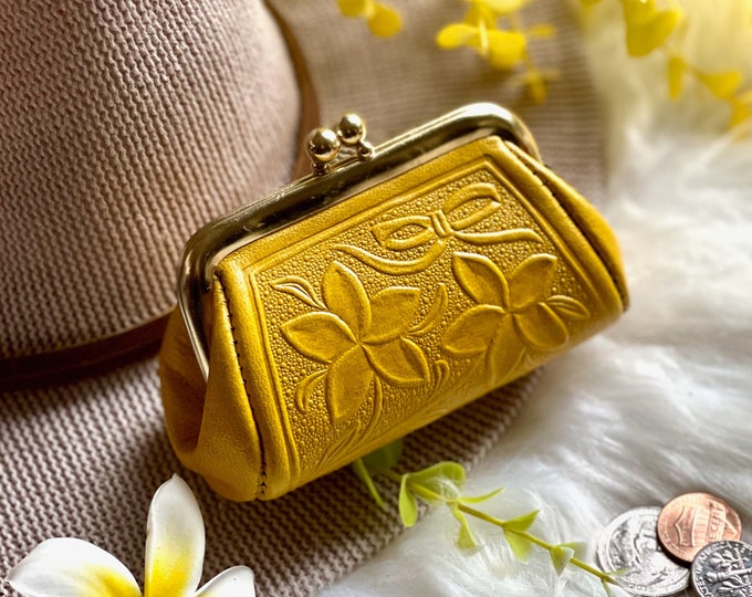 Cute kiss lock clasp coin purse • Plumeria flowers change purse • vintage style coin purse wallet • Personalized gifts