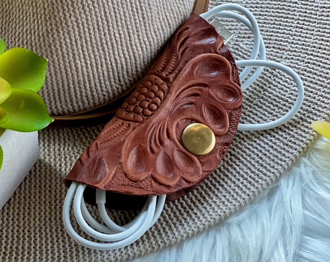 Handmade Leather Cord Organizer • Personalized Cable Keeper • Sustainable Travel Gift for Her • Minimalist Wire Wrap