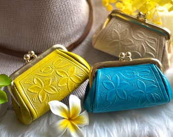 Limited design handmade Hawaiian plumeria flower leather clasp coin purse • Leather change purse • gifts for her • floral coin purse