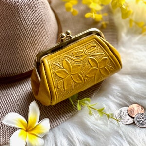 Cute kiss lock clasp coin purse • Plumeria flowers change purse • vintage style coin purse wallet • Personalized gifts