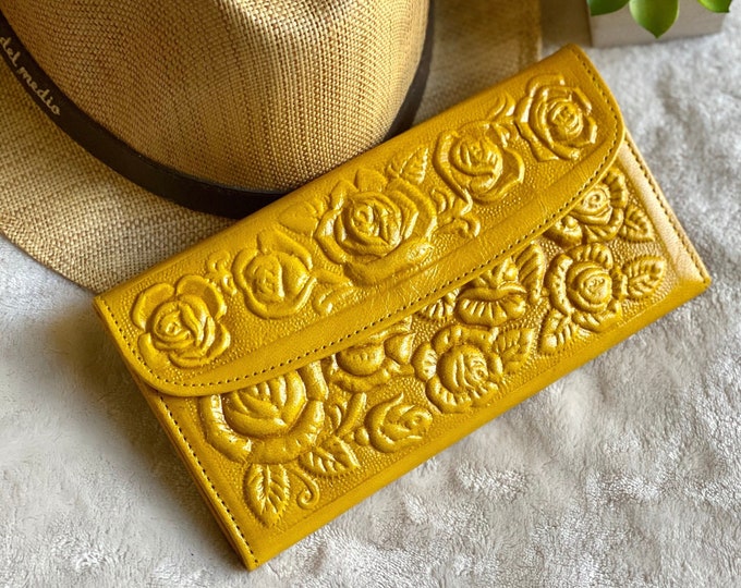 Handmade leather wallets for women • Romantic gifts for her • Personalized wallet