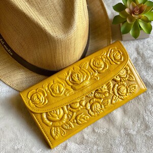 Handmade leather wallets for women • Romantic gifts for her • Personalized wallet