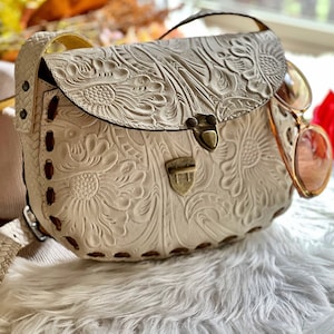 Handmade Leather Saddle bag  • Crossbody purse • Leather accessories • Western gifts