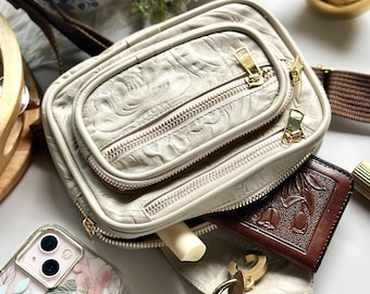 Sac banane en cuir fait main pour femme • Sac bandoulière bohème • Petit sac poitrine de voyage • Sac ceinture à fleurs en relief
