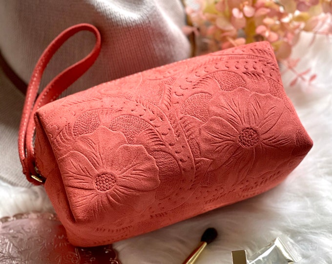Handcrafted leather bag - Makeup Bag- Cosmetic Bag -Toiletry Bag- gifts for her
