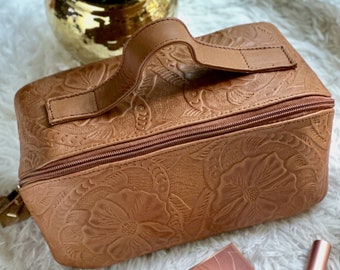 Leather makeup bag • Personalized cosmetic bag•  Toiletry Bag for women •  Personalized Gifts for her