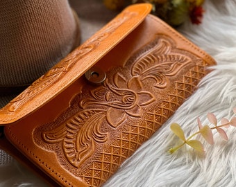 Personalized leather wallets for women • Personalized gifts • Credit cards wallets