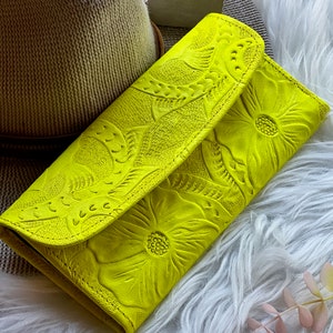 Floral Embossed Leather Wallet for Women, Personalized Boho Wallet, Handmade Slim Leather Wallet