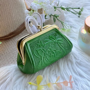 Cute woman change purse • Small coin purse • Embossed leather clasp purse • gift for her