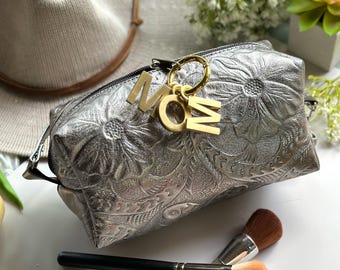 Personalized Leather Makeup Bag for Mom • Custom Mother's Day Gift • Sustainable Makeup Organizer • Small Gift for Her • MOM Zipper Pouch