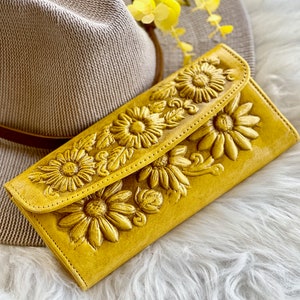 Sunflower Leather Wallet for Women • Personalized Gift for Mom • Handmade Credit Card Wallet • Floral Wallet with Zipper
