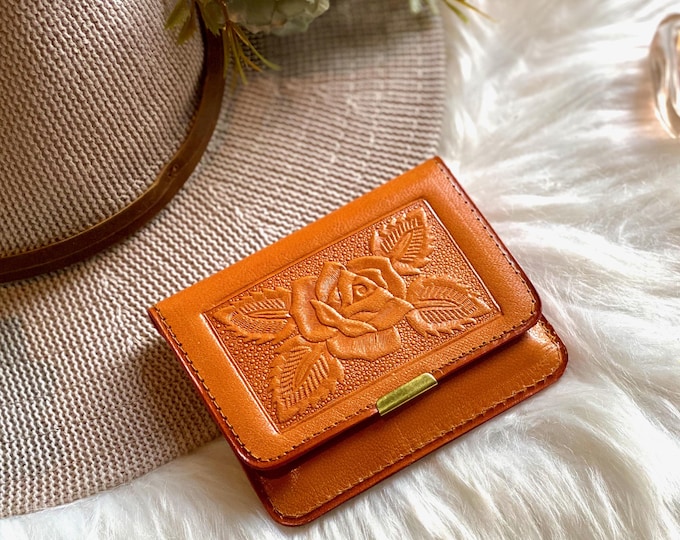 Small Leather Wallet for Women • Minimalist Card Holder • Personalized Gift • Handmade Sustainable Wallet