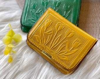 Small Floral Leather Wallet for Women, Personalized Slim Boho Wallet, Custom Engraved Gift for Her, Tulip Card Holder
