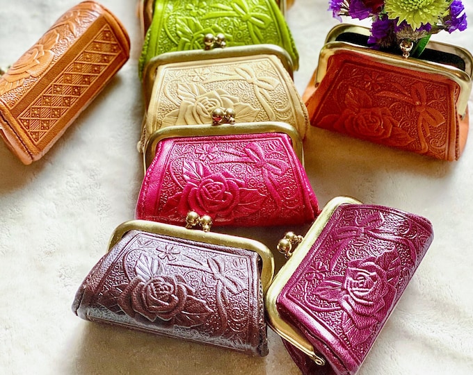 Cute woman change purse • Small coin purse • Embossed leather clasp purse • gift for her