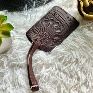 Personalized Leather Luggage Tag: Custom Travel Gift