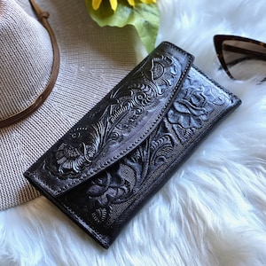 Handcrafted personalized wallets • woman wallet leather • personalized gifts for her • wallets for women