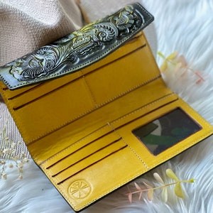 Cartera de piel bicolor para mujer • Regalo artesanal para ella • Cartera sostenible para el Día de la Madre • Elegante diseño en negro y amarillo