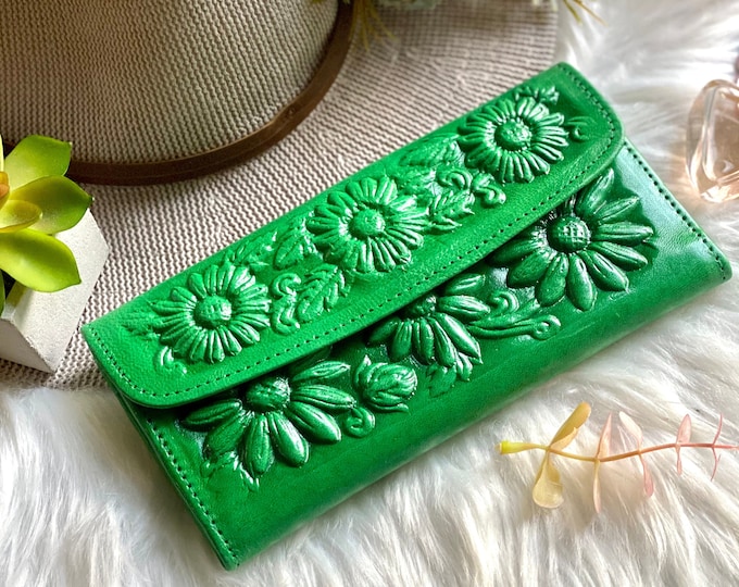 Green Handmade leather women's wallets • Gifts for her • women wallets