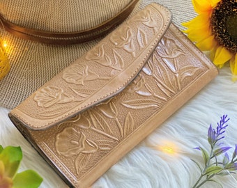 Engraved Vintage style Floral Leather Wallet for Women: Handmade sustainable Leather
