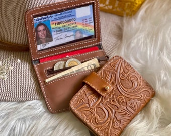 Engraved Leather Wallet: Minimalist Credit Card Holder for Women