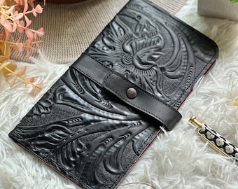 Stylish Handmade Wallets: Keep Your Essentials Organized with our Cute Leather Bifold Wallets