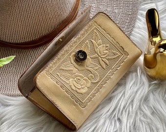 Handcrafted small wallets for women • Engraved wallets • Gifts for Mom