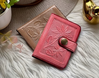 Sustainable leather small wallet • minimalist wallet • back pocket wallets for women • cute leather wallets • gifts for her