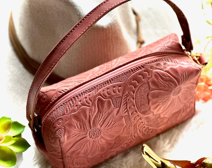 Embossed Leather Makeup Bag • Personalized Cosmetic Pouch • Custom Leather Vanity Case • Gift for Her • Sustainable Handmade Bag