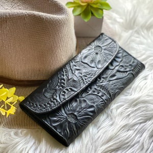 Handmade soft leather wallets for women • Personalized wallet • Gifts for her