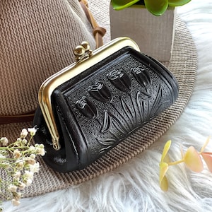 Leather vintage style kiss lock purse •  Change bag • change purse • Kiss Lock small  bag • gifts for mom