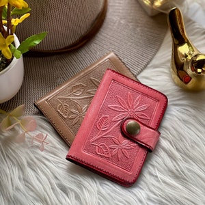 Sustainable leather small wallet • minimalist wallet • back pocket wallets for women • cute leather wallets • gifts for her