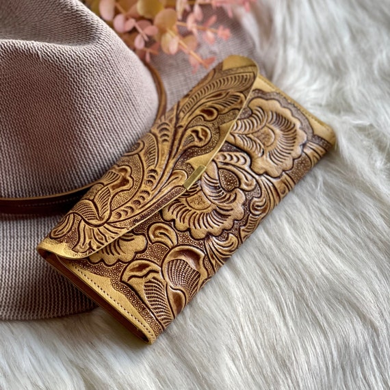 Personalized Leather Wallets for Women – Handmade Gifts for Her, Mom, and Wife – Cottagecore Style
