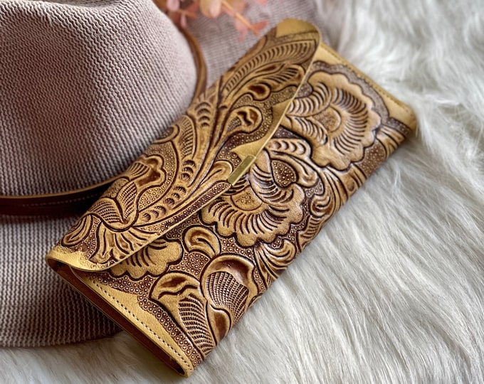 Personalized Leather Wallets for Women – Handmade Gifts for Her, Mom, and Wife – Cottagecore Style