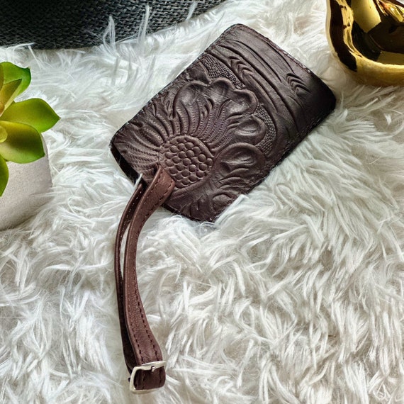 Personalized Leather Luggage Tag: Custom Travel Gift