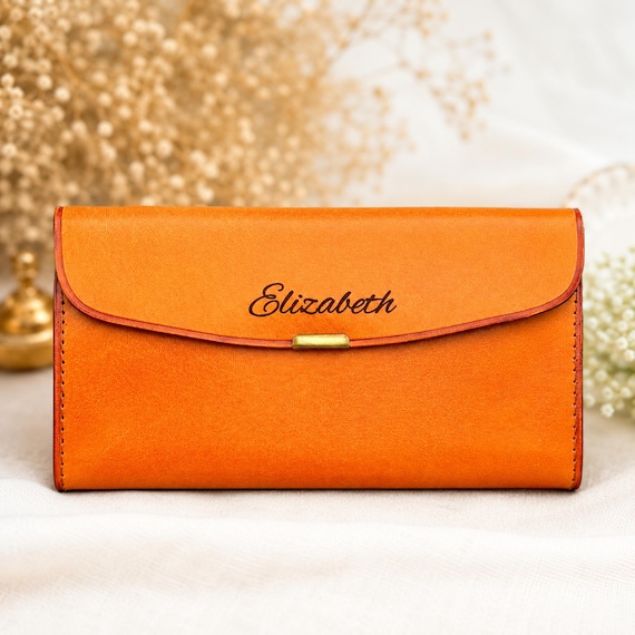 Handmade Leather Trifold Wallet for Women: Vintage-Inspired Slim Design