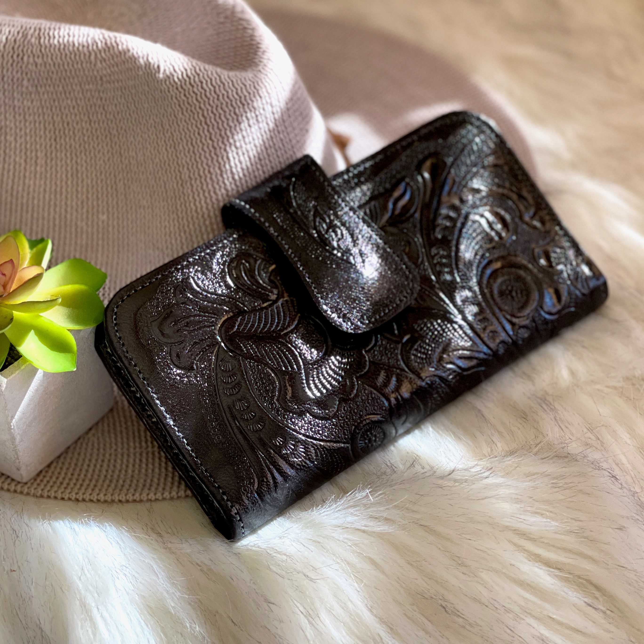 Artisan sustainable leather wallets for women • Embossed leather purse