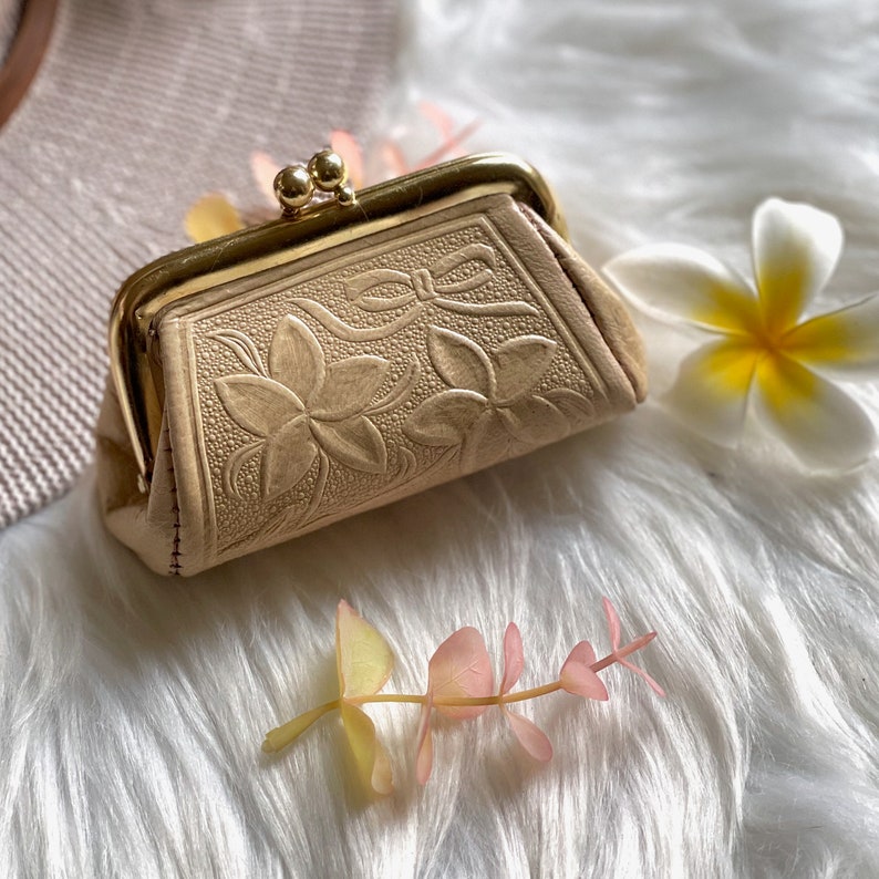 Clasp coin purse	leather change purse	plumeria coin purse	vintage style purse	coin purse clasp	vintage coin purse	leather coin purse	gift for her	coin purse	coin bank	coin pouch	gifts for her	kiss lock