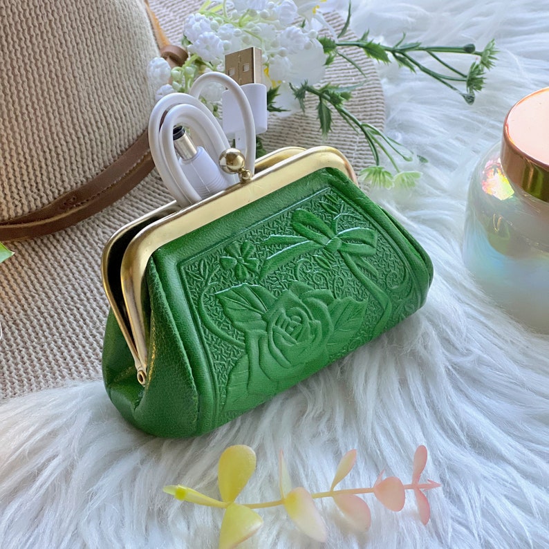 Kiss lock green coin purse