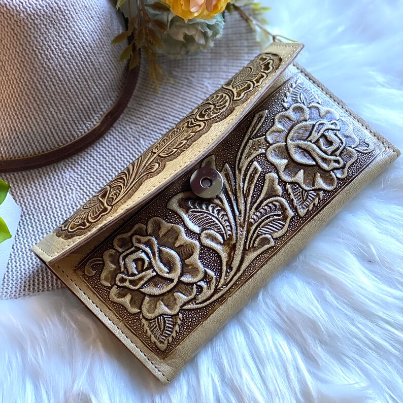 handcrafted wallet	leather woman wallet	wallets for women	roses leather wallet	wallet for her	long wallet	leather purse	wallet purse woman	bohemian wallet	woman purse	credit card wallet	brown wallet leather	personalized gifts