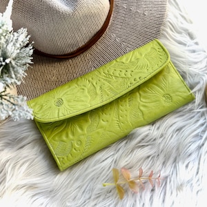 Personalized Leather Wallet for Women: Hibiscus Embossed Slim Card Holder
