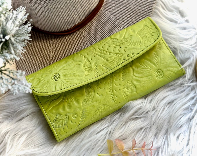 Personalized Leather Wallet for Women: Hibiscus Embossed Slim Card Holder