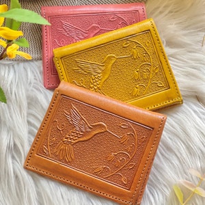 Embossed Hummingbird leather small wallet • credit card wallet • small leather wallet woman • minimalist gifts for her • pocket size wallet