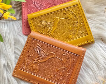 Embossed Hummingbird leather small wallet • credit card wallet • small leather wallet woman • minimalist gifts for her • pocket size wallet