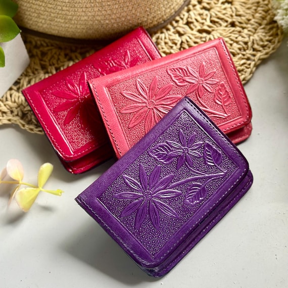 Handmade Leather Wallet: Cottagecore Daisies, Personalized Minimalist Design