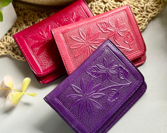 Small Leather Wallet for Women • Cute Cottagecore Daisies Design • Personalized Minimalist Wallet • Handmade Gift for Her