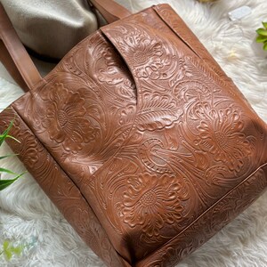 Tote bags for women	leather tote bag	large tote bag	leather shoulder bag	womens leather bags	leather bag handmade	Pickleball Bag	Bag for women	Pickleball gifts	gifts for her	leather tote	pickleball	leather accessories