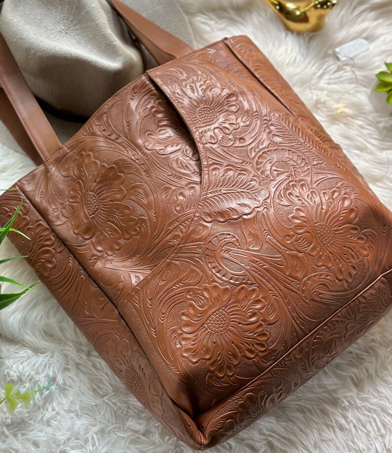 Tote bags for women	leather tote bag	large tote bag	leather shoulder bag	womens leather bags	leather bag handmade	Pickleball Bag	Bag for women	Pickleball gifts	gifts for her	leather tote	pickleball	leather accessories