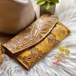Cartera de cuero personalizada para mujer • Cartera con cremallera hecha a mano • Regalo para mamá o esposa • Diseño tallado en relieve • Cartera grande para mujer