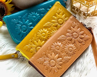 Handcrafted cottage core wallet •  Leather wristlet wallet • sunflower gifts • Zipper wallet for women