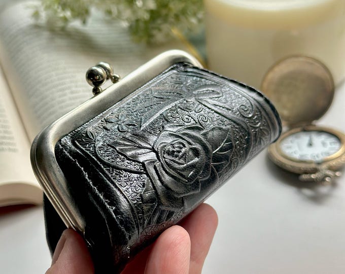 Cute woman change purse • Small coin purse • Embossed leather clasp purse • gift for her